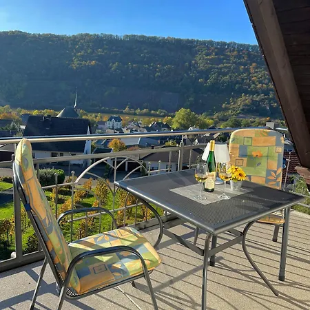 Haus Berghof Moselpanorama Daire *